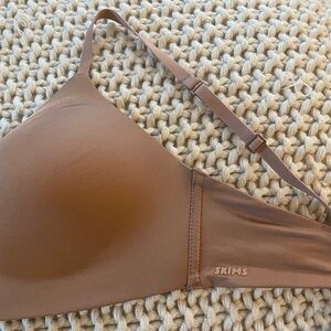 SKIMS Wireless Bra in Brown